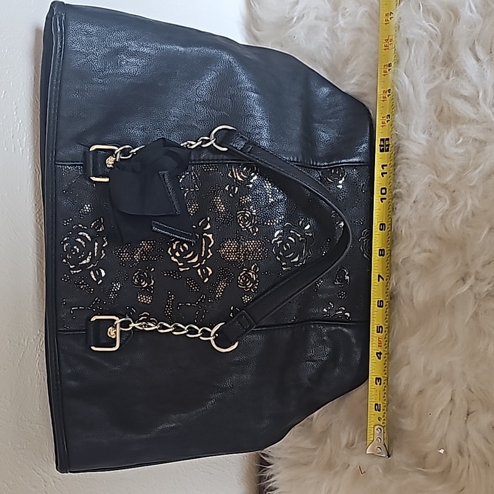 Betsey Johnson vegan leather laser cut purse tote golden tone roses - Picture 13 of 14